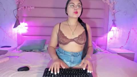 agnesrocuzzo online show from 11/25/25, 11:10