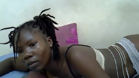 Snapshot of aguas_ chatting on 11/04/25, 12:37 aguas online show from 11/04/25, 12:37