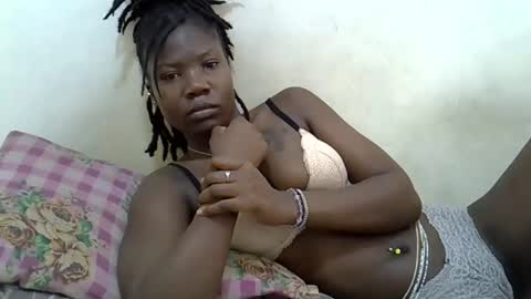 Snapshot of aguas_ chatting on 11/17/25, 12:55 aguas online show from 11/17/25, 12:55