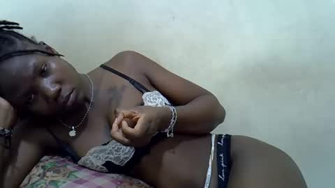 Snapshot of aguas_ chatting on 11/19/25, 03:01 aguas online show from 11/19/25, 03:01