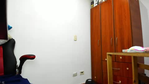 Agustin online show from 02/04/25, 05:55