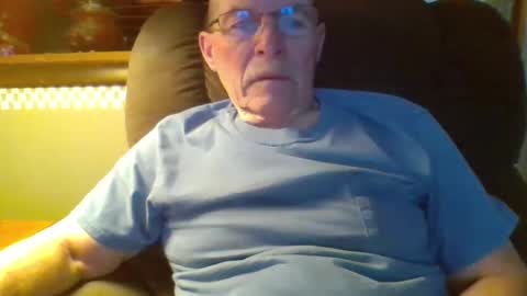 Snapshot of aguynrkfrd chatting on 12/16/24, 10:08 aguynrkfrd online show from 12/16/24, 10:08