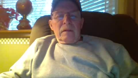 Snapshot of aguynrkfrd chatting on 12/29/24, 04:08 aguynrkfrd online show from 12/29/24, 04:08