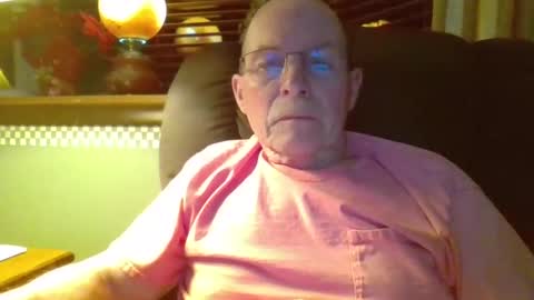 Snapshot of aguynrkfrd chatting on 12/31/24, 03:55 aguynrkfrd online show from 12/31/24, 03:55