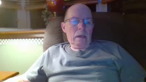 Snapshot of aguynrkfrd chatting on 10/15/25, 08:58 aguynrkfrd online show from 10/15/25, 08:58