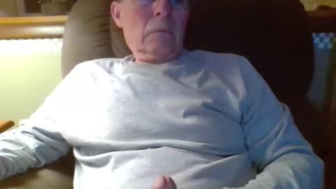 Snapshot of aguynrkfrd chatting on 04/14/26, 09:37 aguynrkfrd online show from 04/14/26, 09:37