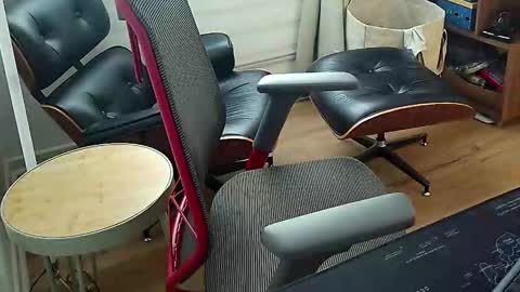 Snapshot of ahmedluckstone chatting on 11/02/25, 10:23 Ahmed online show from 11/02/25, 10:23