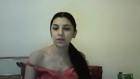 Snapshot of ahotkitty18 chatting on 10/25/25, 05:48 Selena online show from 10/25/25, 05:48