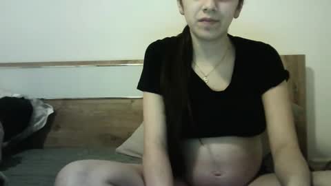 Snapshot of ahotkitty18 chatting on 11/09/25, 07:23 Selena online show from 11/09/25, 07:23