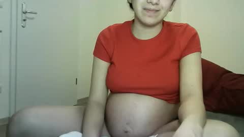 Snapshot of ahotkitty18 chatting on 01/15/26, 05:27 Selena online show from 01/15/26, 05:27