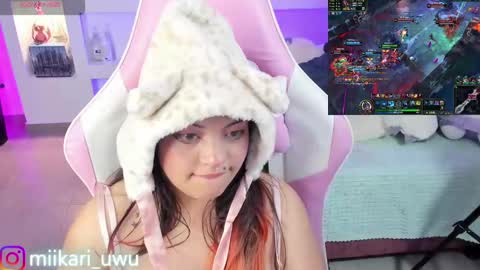 Snapshot of ahri_elderwood chatting on 02/13/25, 10:12 Ahri help me get to 100  online show from 02/13/25, 10:12