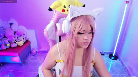 Snapshot of ahri_elderwood chatting on 10/05/25, 04:33 Ahri help me get to 100  online show from 10/05/25, 04:33