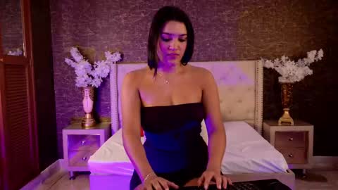 Snapshot of ahri_rose chatting on 09/15/25, 10:15 Ahri online show from 09/15/25, 10:15