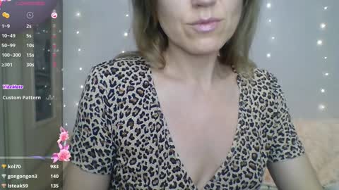 Snapshot of ahtena chatting on 12/22/24, 07:42 Ahtena online show from 12/22/24, 07:42