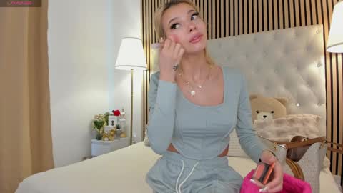 Sarah online show from 04/15/26, 08:10