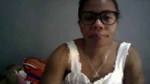 Snapshot of aicha_boobs chatting on 04/19/26, 06:43 Aicha boobs online show from 04/19/26, 06:43