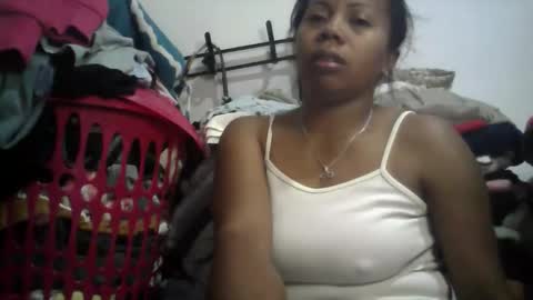 Snapshot of aicha_boobs chatting on 04/23/26, 02:02 Aicha boobs online show from 04/23/26, 02:02