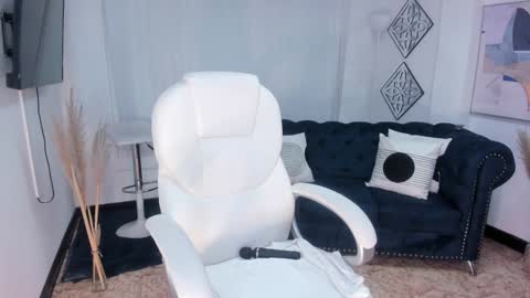 Snapshot of aida_adams chatting on 02/01/25, 11:06 AIDA ADAMS online show from 02/01/25, 11:06