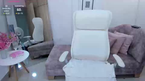 Snapshot of aida_adams chatting on 11/01/25, 05:04 AIDA ADAMS online show from 11/01/25, 05:04