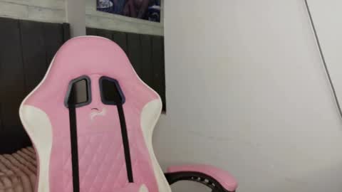 Snapshot of aida_princess chatting on 10/30/25, 11:27 Aida online show from 10/30/25, 11:27