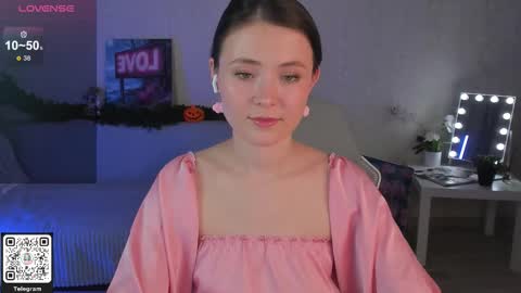 Snapshot of aiklynne chatting on 11/28/25, 01:47 Lynn online show from 11/28/25, 01:47