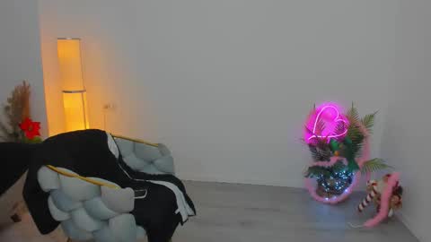 Aileen online show from 12/01/25, 04:23