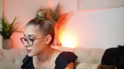  Aileen  online show from 10/09/25, 06:06