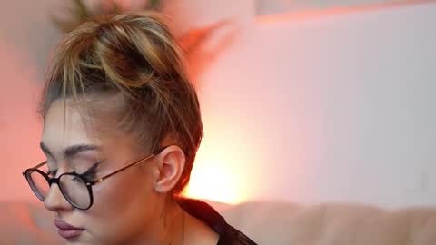  Aileen  online show from 10/24/25, 06:48