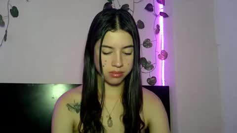 Snapshot of aine_ileana chatting on 12/12/24, 04:43 J online show from 12/12/24, 04:43