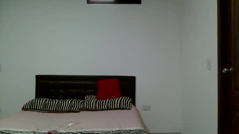 Snapshot of aine_ileana chatting on 09/18/25, 02:30 J online show from 09/18/25, 02:30