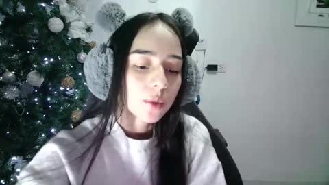 Snapshot of aineangeel chatting on 01/11/25, 12:44 AINE online show from 01/11/25, 12:44