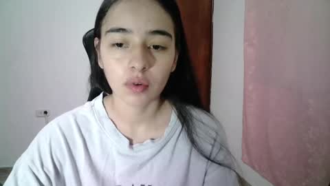 Snapshot of aineangeel chatting on 09/29/25, 01:11 AINE online show from 09/29/25, 01:11