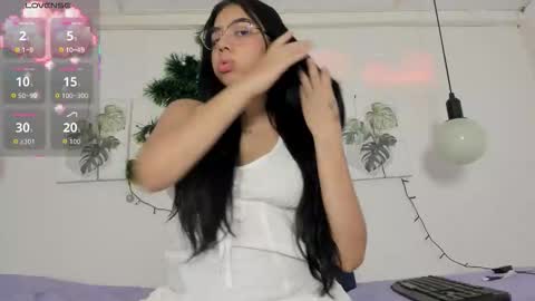 Ainoa  online show from 12/17/25, 12:33