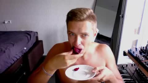 Snapshot of aintwefunkin chatting on 07/21/26, 10:17 free your mind and your ass will follow online show from 07/21/26, 10:17