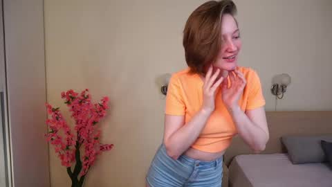 Sofia help me get 50 thumbs up online show from 05/12/26, 06:10