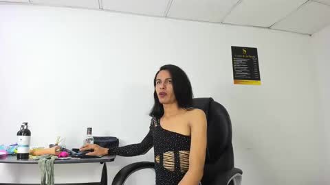 Aisha online show from 11/18/25, 04:17