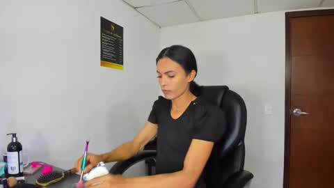 Aisha online show from 12/21/25, 04:41