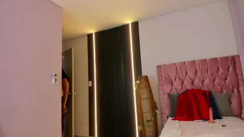 AISHA  MOORE online show from 04/10/26, 07:40