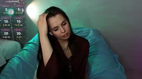 Aisha online show from 09/12/25, 03:23