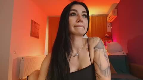 Lora online show from 11/22/25, 10:03