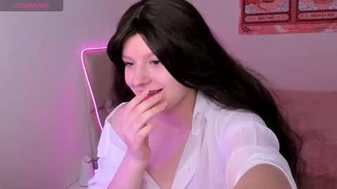 Aisha online show from 10/11/25, 03:28