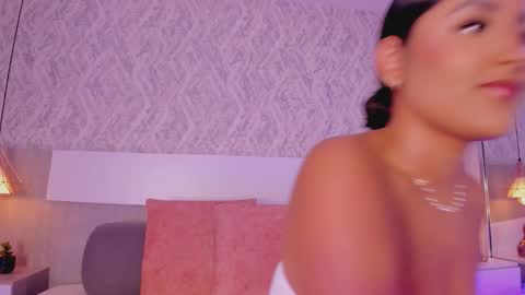 Snapshot of aishapeyton chatting on 11/12/25, 05:57 Aisha online show from 11/12/25, 05:57