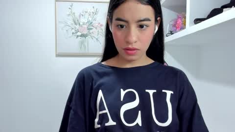 VALENTINA  independent online show from 10/03/25, 10:01