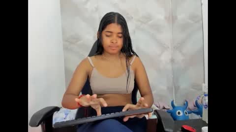 aitana online show from 10/12/25, 01:43