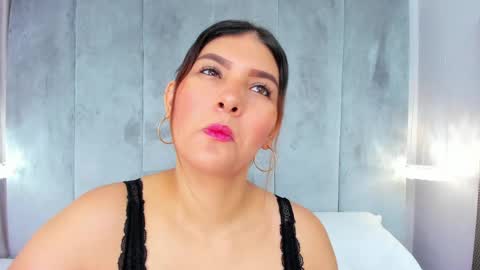 Snapshot of aitanajones1_ chatting on 06/09/26, 11:22 Aitana online show from 06/09/26, 11:22