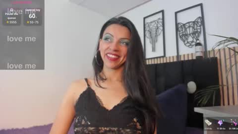 Snapshot of aitanna_garciia chatting on 10/21/25, 12:17 Aitana Garcia online show from 10/21/25, 12:17