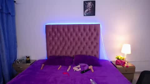 Snapshot of aixa_shaw chatting on 01/21/25, 11:45 AIXA online show from 01/21/25, 11:45