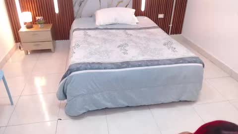 Snapshot of aixa_shaw chatting on 09/18/25, 12:07 AIXA online show from 09/18/25, 12:07