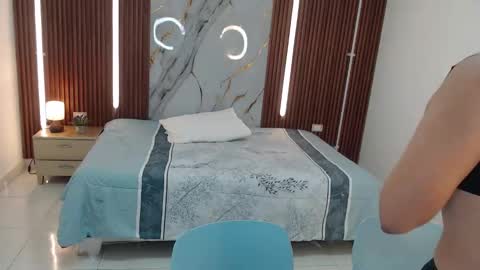 Snapshot of aixa_shaw chatting on 09/23/25, 12:30 AIXA online show from 09/23/25, 12:30