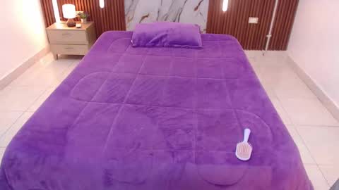 Snapshot of aixa_shaw chatting on 10/02/25, 12:12 AIXA online show from 10/02/25, 12:12